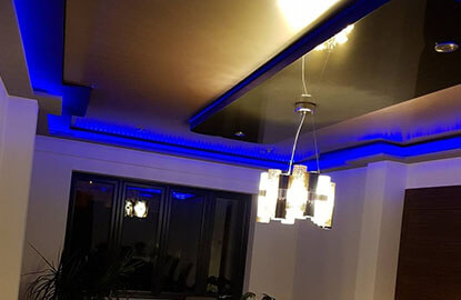 Многоуровневые натяжные потолки с подсветкой рисунок 381